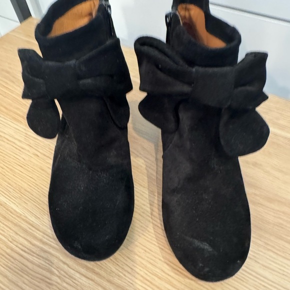 Chie Mihara Black Suede Ankle Boots with Bow - Picture 4 of 6